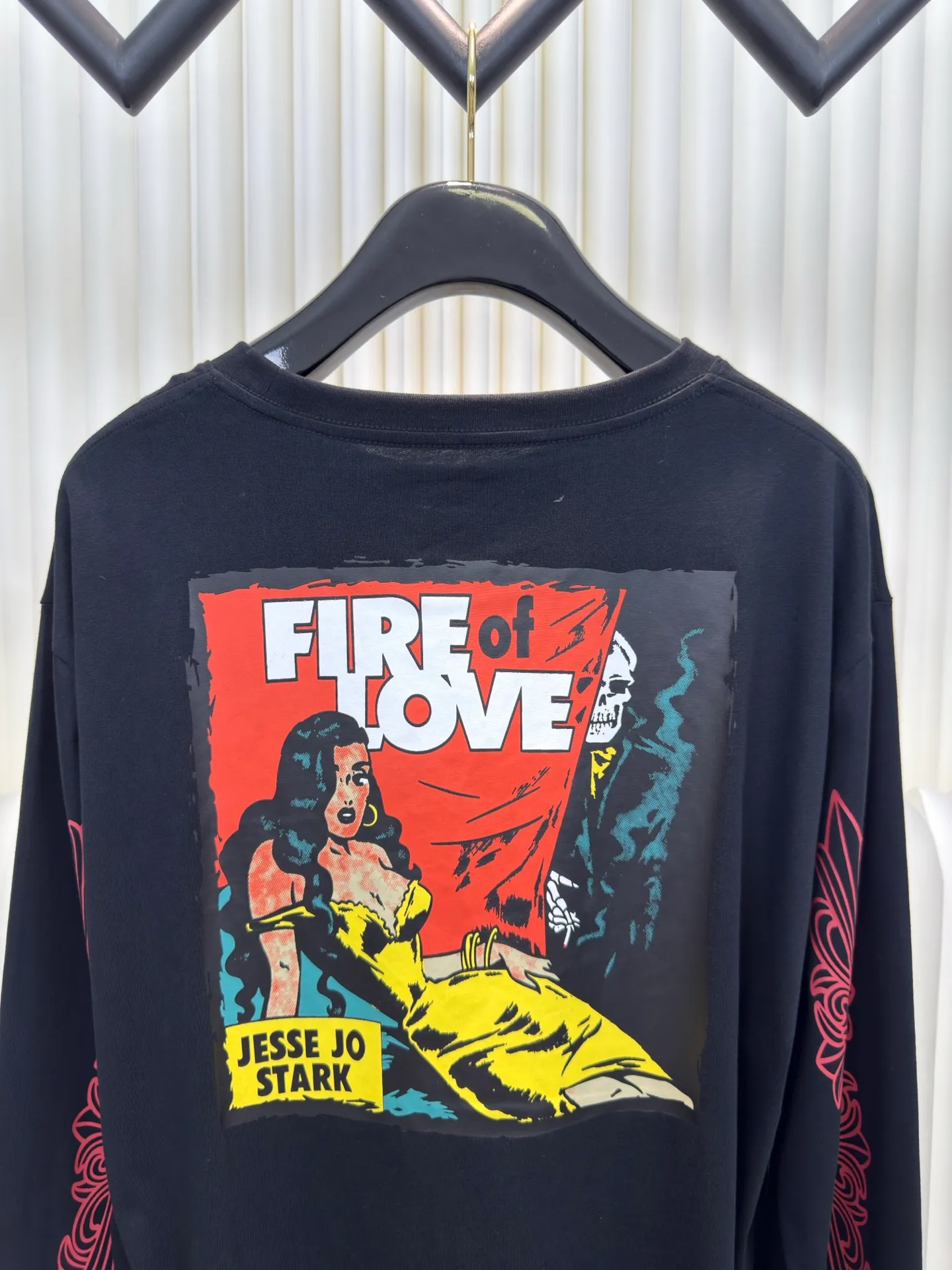P310 Chrome Hearts Deadly doll, American comic printed round neck and long sleeves. The fabric is made of 26-woven 200g cotton. Printing is very important. The ink printing used in the original version is generally incapable of being restored by ordinary printing factories. After running to many factories, the time paid off in the end. Size S M L